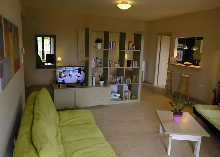 Apartman With Garden In Thessaloniki. *