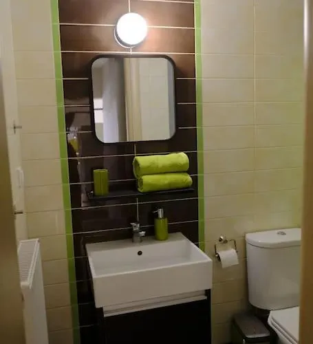 Apartman With Garden In Thessaloniki. Szaloniki
