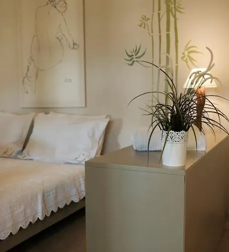 Apartman With Garden In Thessaloniki. Szaloniki