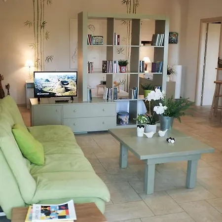 With Garden In Thessaloniki. Apartment *